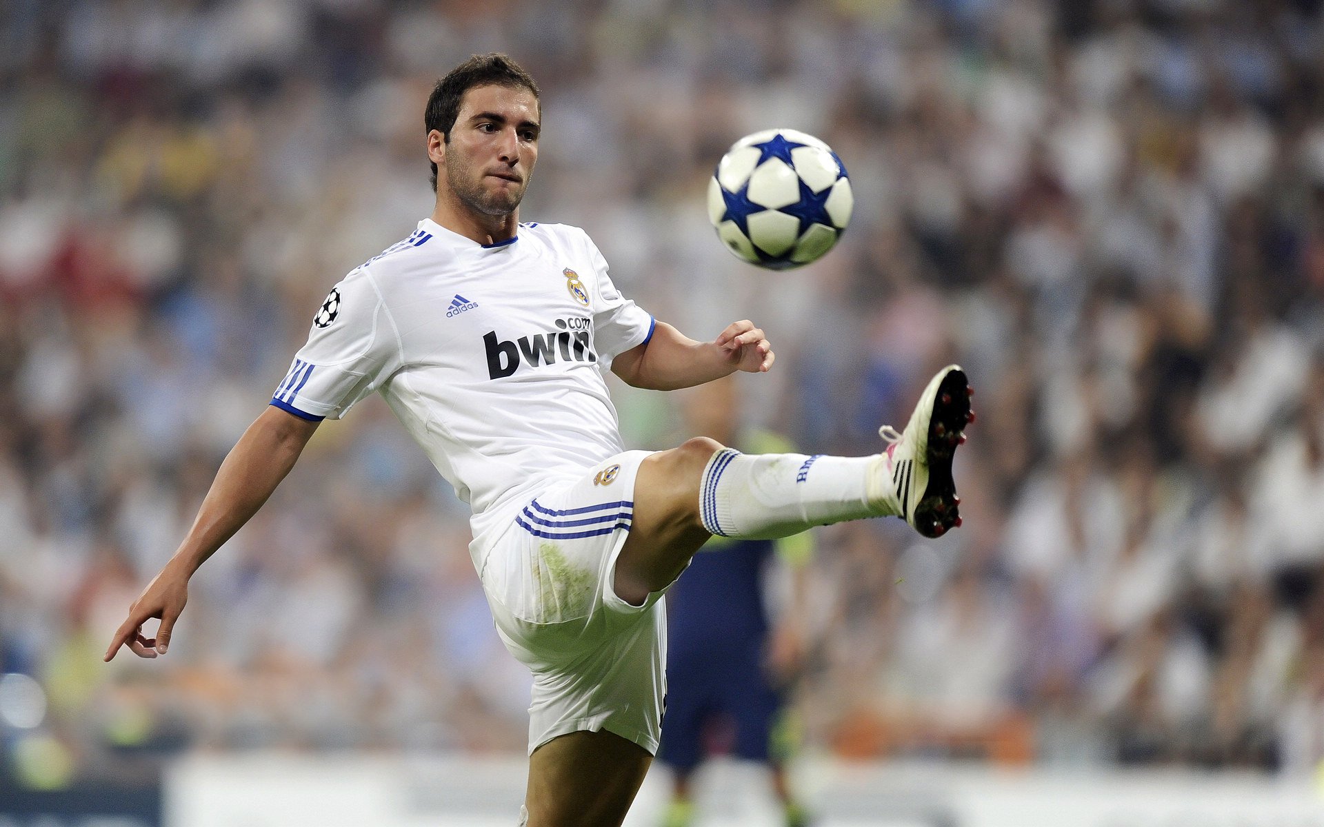 球员如何通过节奏控制突破后的选择，球场节奏大师